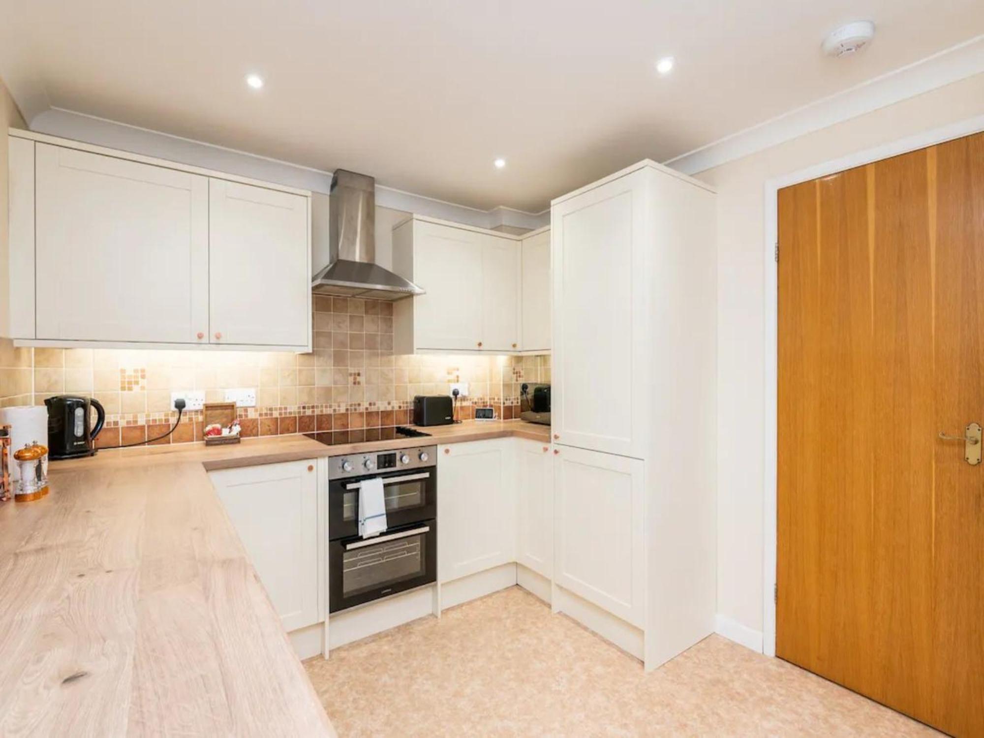 Pass The Keys Central Townhouse With Free Parking York Exterior photo