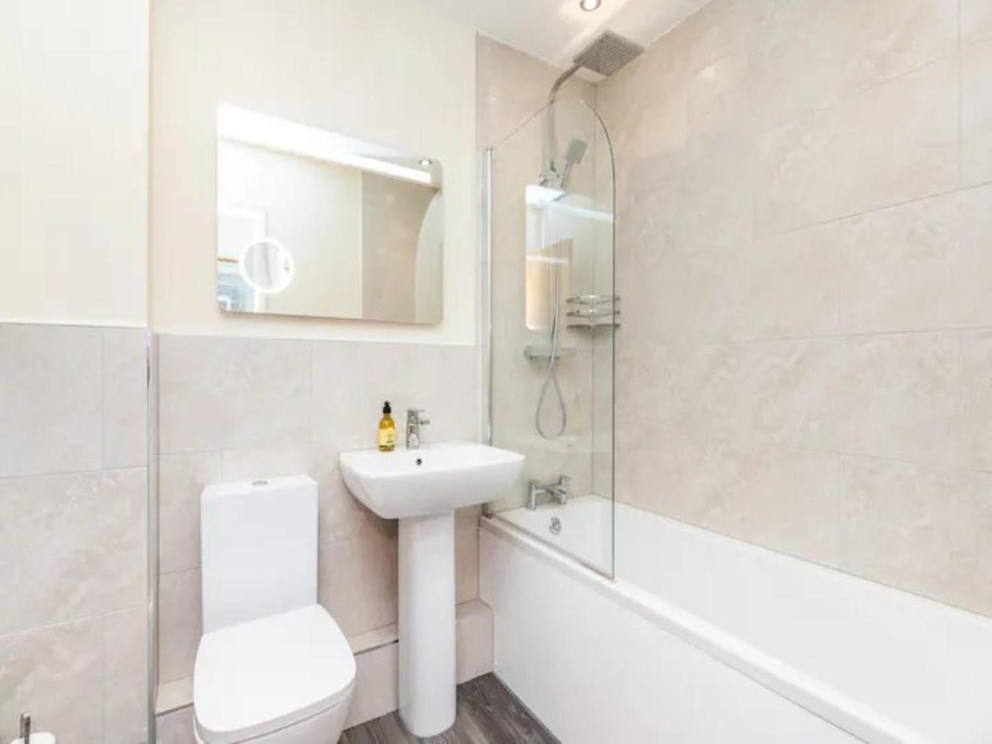Pass The Keys Central Townhouse With Free Parking York Exterior photo